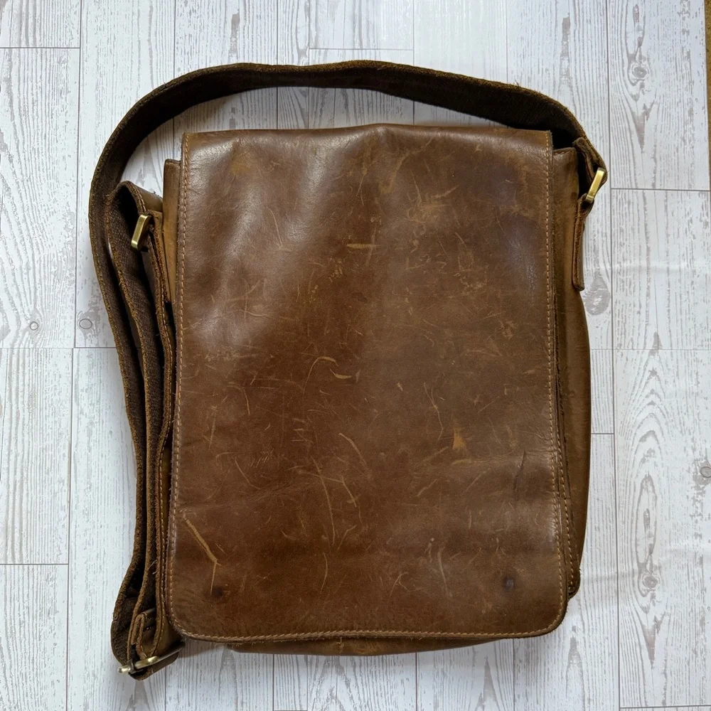 Vintage-Style Brown Leather Messenger Bag for Men - Picture 1 of 7